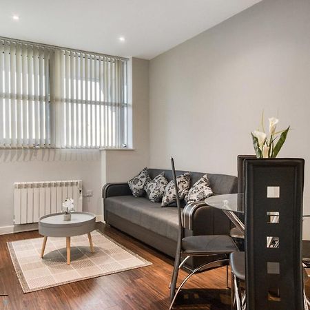Cosy 1-Bed By Heathrow Airport Apartment London Bagian luar foto